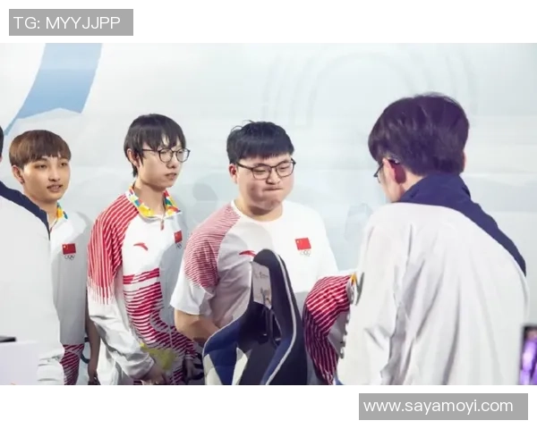 足球明星为SKT颁奖盛典增光添彩展现体育精神与团队合作的魅力